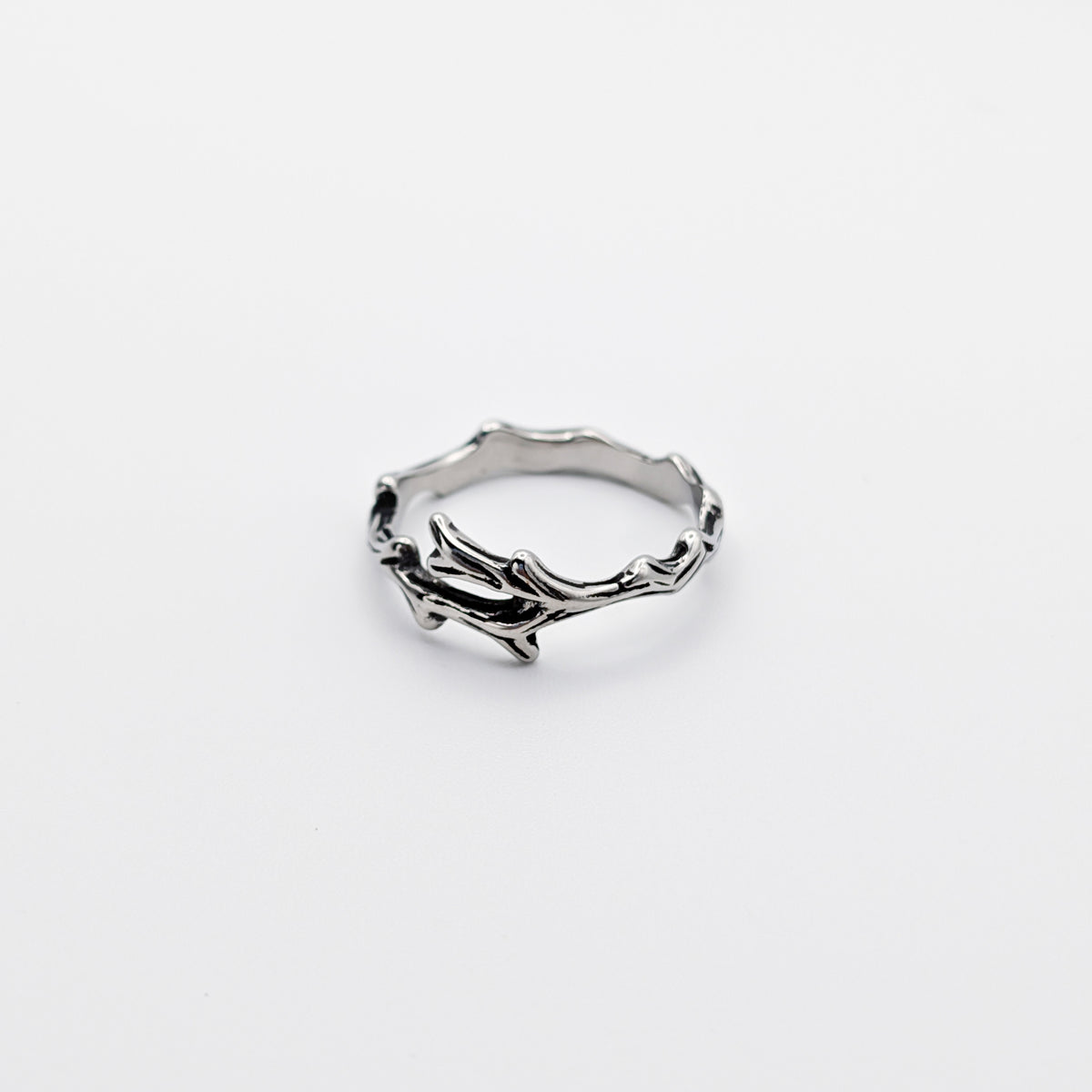 A stainless steel ring with a design resembling antlers.